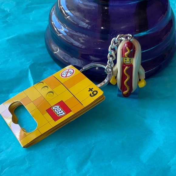 🌭LEGO HOTDOG GUY KEYCHAIN 🌭NWT 🌭 - Picture 6 of 16